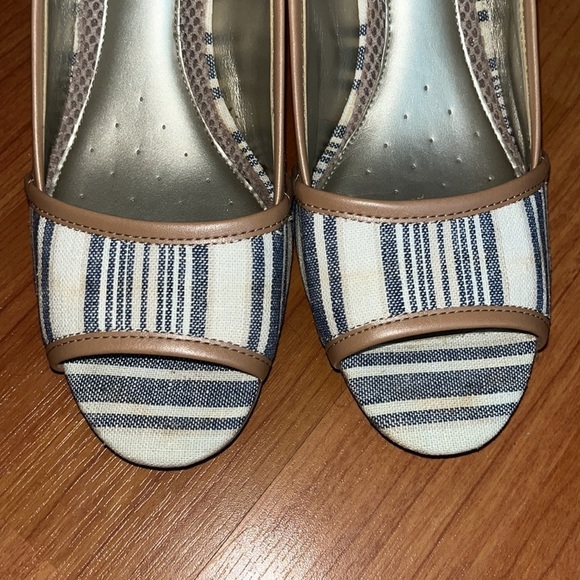 💙Easy Spirit Brigette wedge pump sandal Blue stripe nautical Espadrille Size 8 - Picture 3 of 8